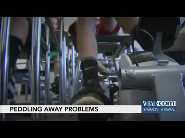 شاهد ما فعله هذا المعلم لزيادة تركيز التلاميذ في الفصل