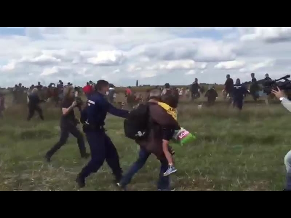 محاكمة المراسلة التي تعرقل اللاجئين وتوقعهم أرضًا