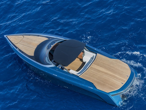 الكشف عن الزورق السريع من أستون مارتن في موناكو