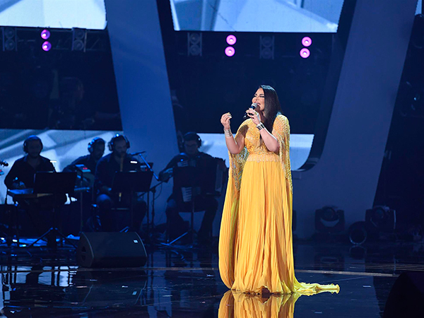 دُموع من فريق أحلام تحصُد لقب "the Voice" بموسمه الرابع: عقدٍ فني لإنتاج ألبوم غنائي كامل مع شركة "Platinum Records