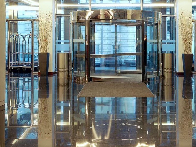 فندق روسي فاخر يجعل إقامتك خياليّة ولا تُنسى