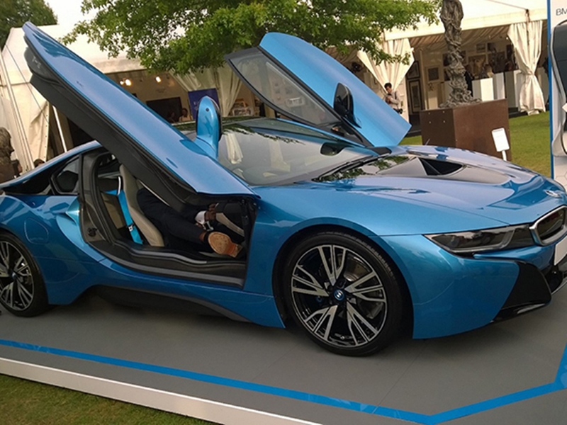 بالصور و بالفيديو  هذه أفخم 10 سيارات BMW غزت الشوارع والمعارض