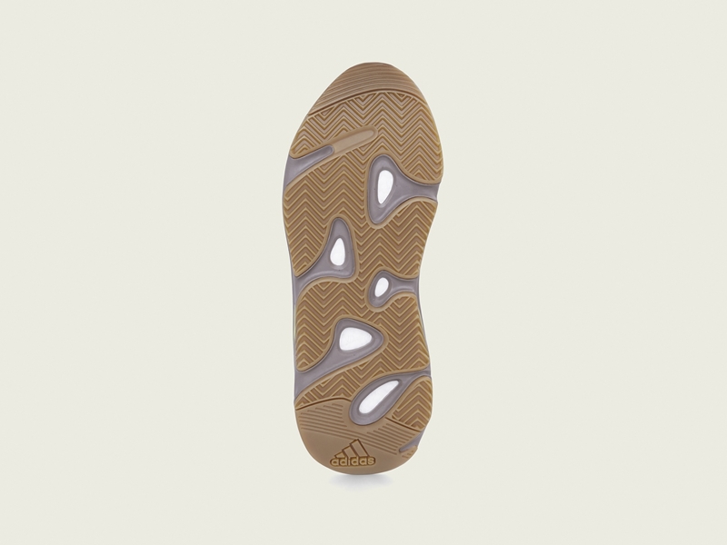 أديداس و كانييه ويست يطلقان حذاء YEEZY BOOST 700 Mauve
