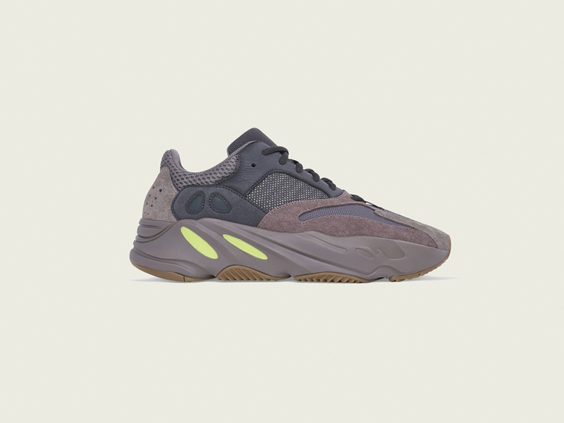 أديداس و كانييه ويست يطلقان حذاء YEEZY BOOST 700 Mauve
