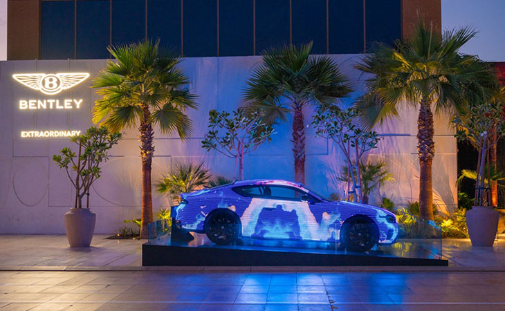 بنتلي تقدّم تجربة فنية استثنائية بالذكاء الاصطناعي على شاطئ J1 في دبي