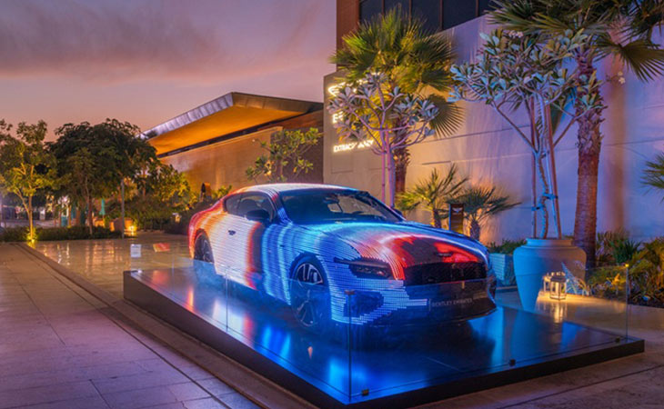 بنتلي تقدّم تجربة فنية استثنائية بالذكاء الاصطناعي على شاطئ J1 في دبي