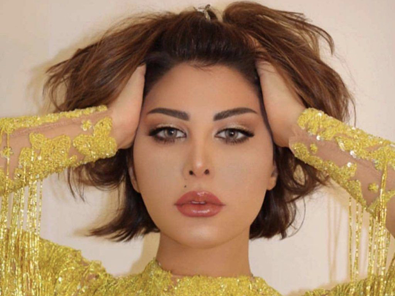 اضغط لمشاهدة الفيديو: شمس الكويتية تثير الجدل من جديد، هذه المرة بحذاءٍ مصنوع من الذهب الخالص!