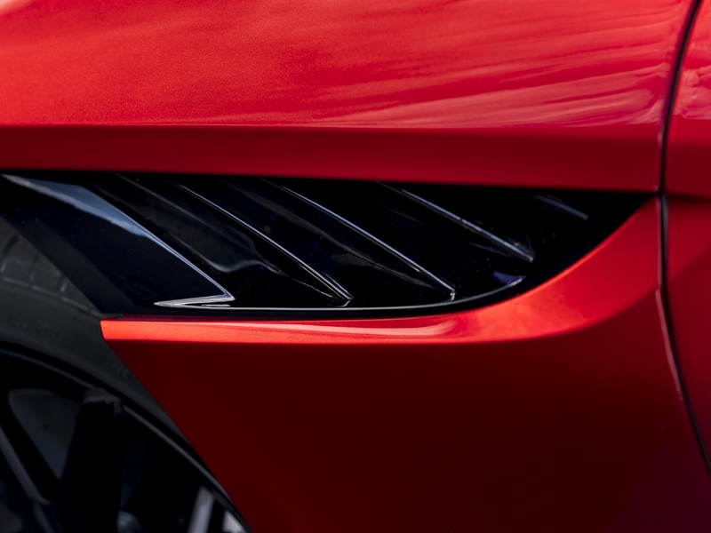 DBS Superleggera الجديدة ... سيارة جايمس بوند الجديدة