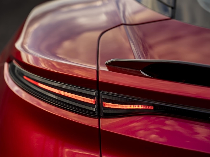 DBS Superleggera الجديدة ... سيارة جايمس بوند الجديدة