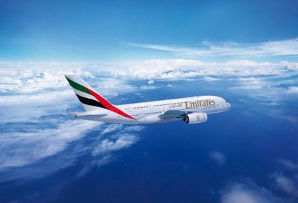 طيران الإمارات تشارك مطار جاتويك احتفالاته بالإيرباص A380