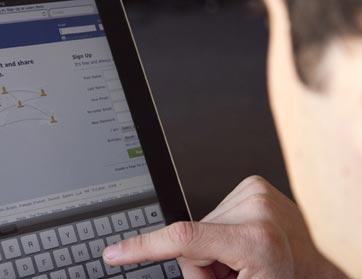 فايسبوك يقدّم لمستخدميه ميزة الوجوه التعبيرية 