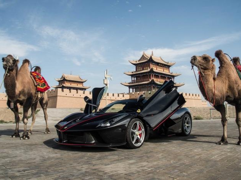 بينتلي، رولز رويس، فيراري وغيرها ماركات تقدم عربيات خاصة لفاحشي الثراء فقط