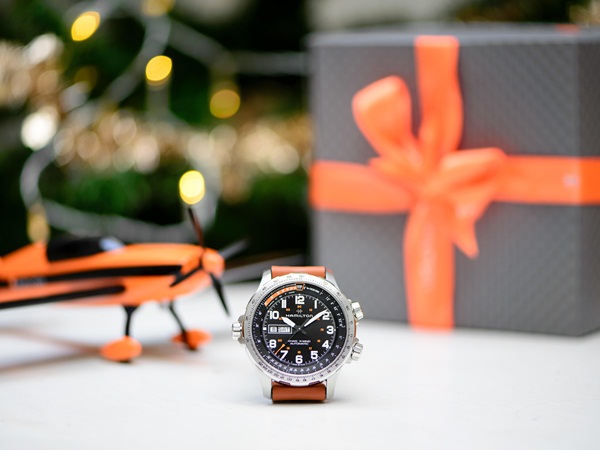 ساعة هاميلتون Khaki X-Wind Auto Chrono: براعة تقنية مذهلة ودقة متناهية تفوق التوقعات