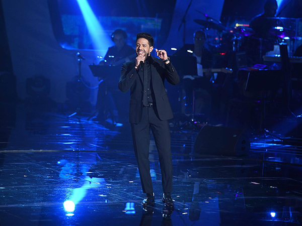 دُموع من فريق أحلام تحصُد لقب "the Voice" بموسمه الرابع: عقدٍ فني لإنتاج ألبوم غنائي كامل مع شركة "Platinum Records