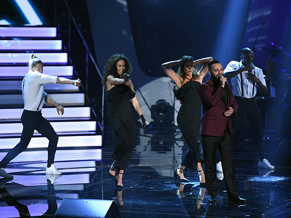 دُموع من فريق أحلام تحصُد لقب "the Voice" بموسمه الرابع: عقدٍ فني لإنتاج ألبوم غنائي كامل مع شركة "Platinum Records
