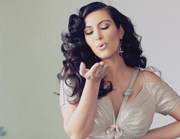 كيم كارداشيان تتثقف حول الوضع السياسي في الشرق الأوسط