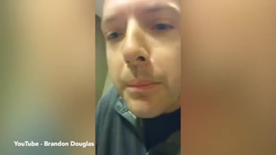 فيديو مقزز لجسم غريب يخرج من فم أحد الأشخاص .. شاهد ماهيته