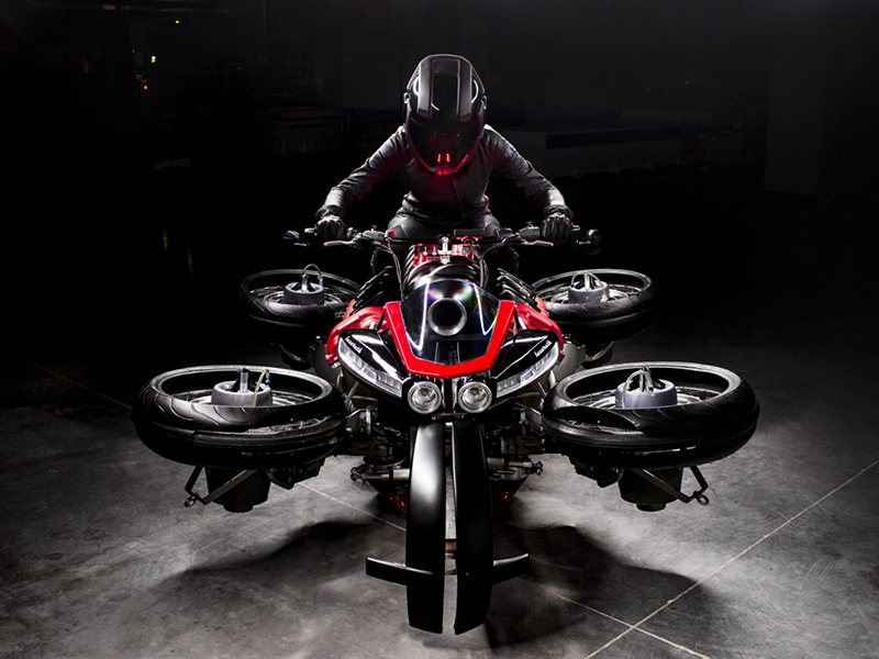 تحدى كل ما هو مألوف مع دراجة "لازاريث" النارية الطائرة