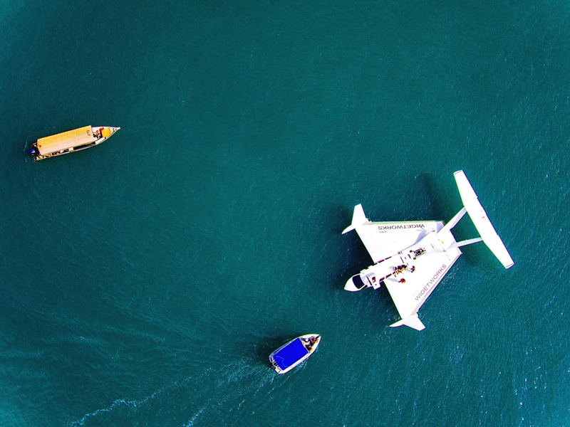 اكتشف اليخت الطائر المذهل: Airfish 8