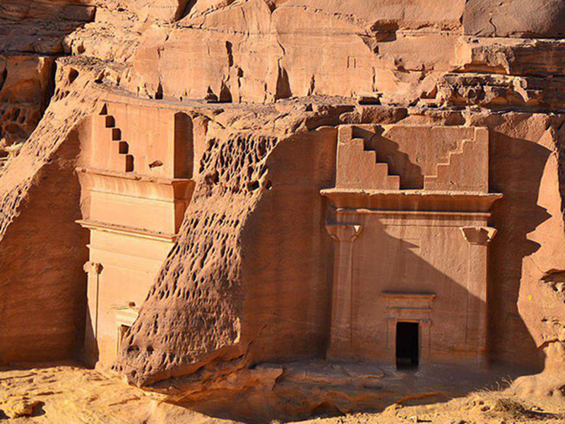 مدائن صالح وواحة الإحساء من عجائب المملكة العربية السعودية