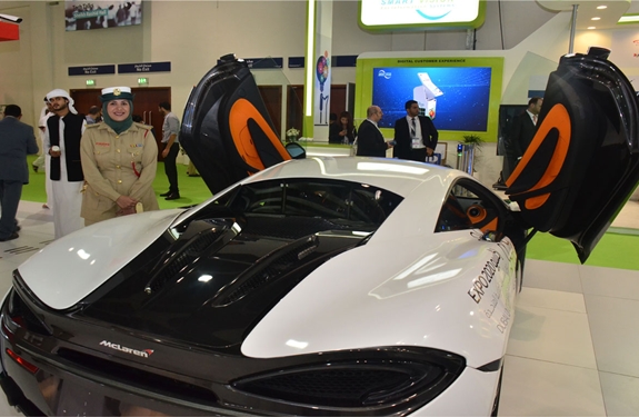 دبي تضيف سيارة ماكلارين 570 S السوبر إلى أسطول الشرطة