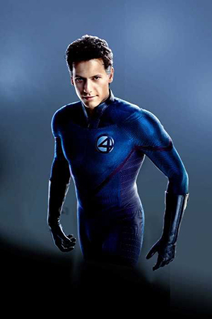 في رصيد البطل الخارق  Iron Fistثروة تبلغ 2 مليار دولار، خمِن أين ينفقها