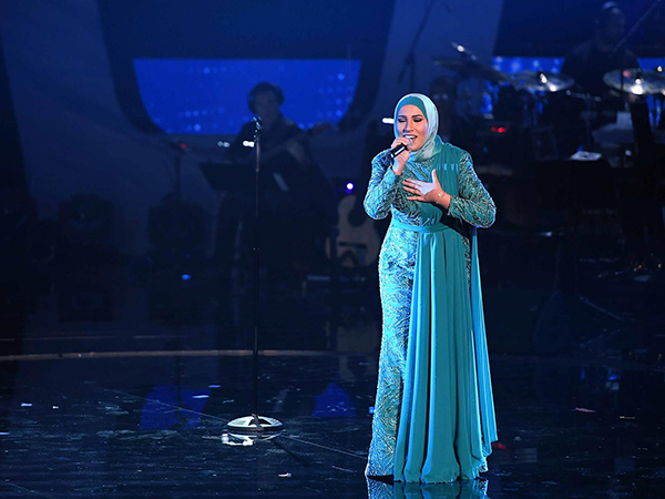 دُموع من فريق أحلام تحصُد لقب "the Voice" بموسمه الرابع: عقدٍ فني لإنتاج ألبوم غنائي كامل مع شركة "Platinum Records