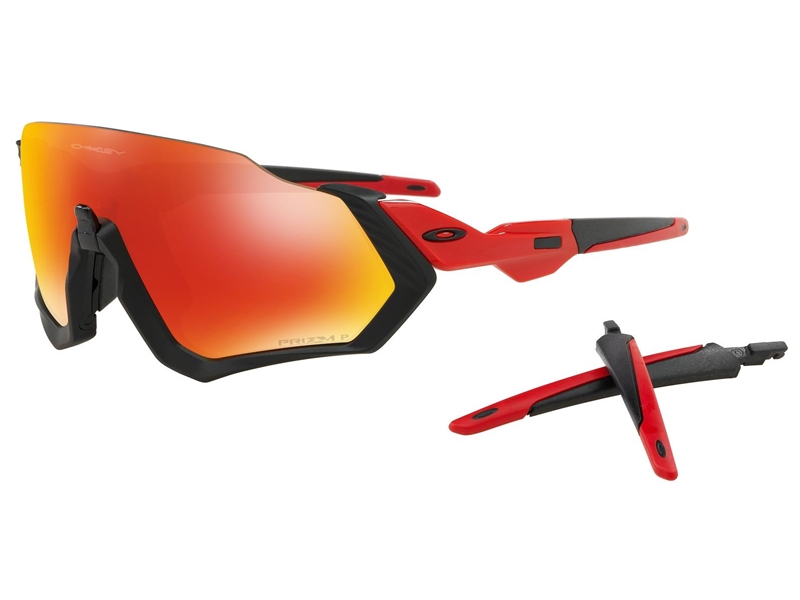 OAKLEY تكشف عن الجيل التالي من النظارات الرياضية عالية الأداء بإطلاق FLIGHT JACKET  و FIELD JACKET