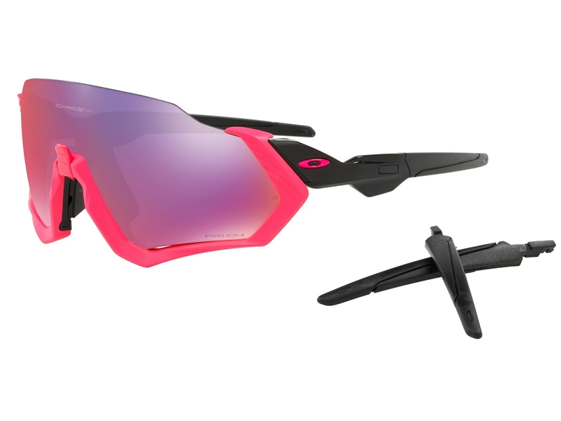OAKLEY تكشف عن الجيل التالي من النظارات الرياضية عالية الأداء بإطلاق FLIGHT JACKET  و FIELD JACKET