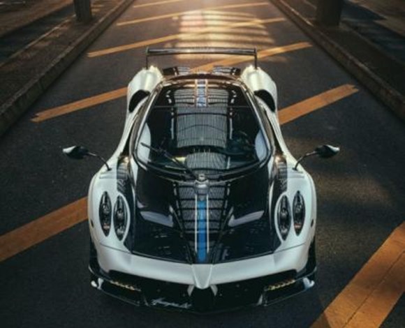 كواليس تصوير سيارة Pagani Huayra التي يبلغ ثمنها 2.5 مليون دولار