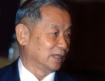 وفاة الملياردير التايلاندي مخترع مشروب الطاقة ريد بول