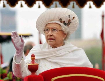 الملكة إليزابيث الأكثر شعبية بين ملكات وملوك بريطانيا
