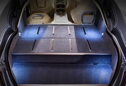 ASton Martin Rapide تحدٍّ للسيارات الفاخرة