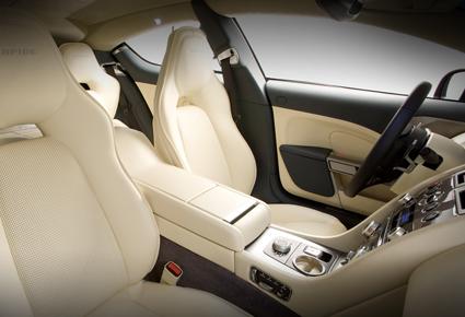 ASton Martin Rapide تحدٍّ للسيارات الفاخرة