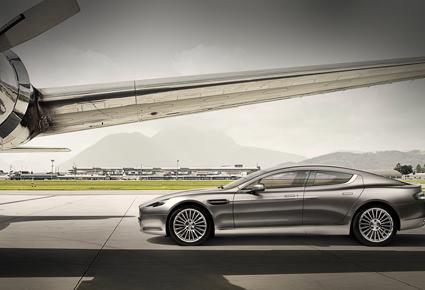 ASton Martin Rapide تحدٍّ للسيارات الفاخرة