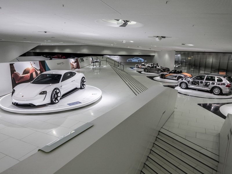 "متحف بورشه" Porsche Museum يستعرض قصة نجاح السيارة الرياضية