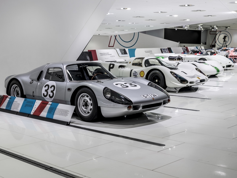 "متحف بورشه" Porsche Museum يستعرض قصة نجاح السيارة الرياضية