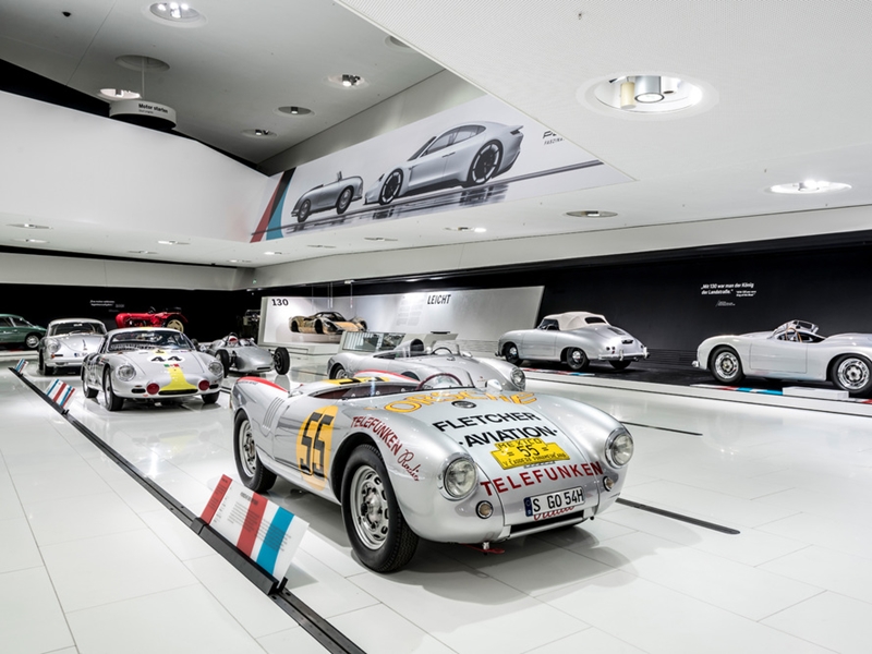 "متحف بورشه" Porsche Museum يستعرض قصة نجاح السيارة الرياضية