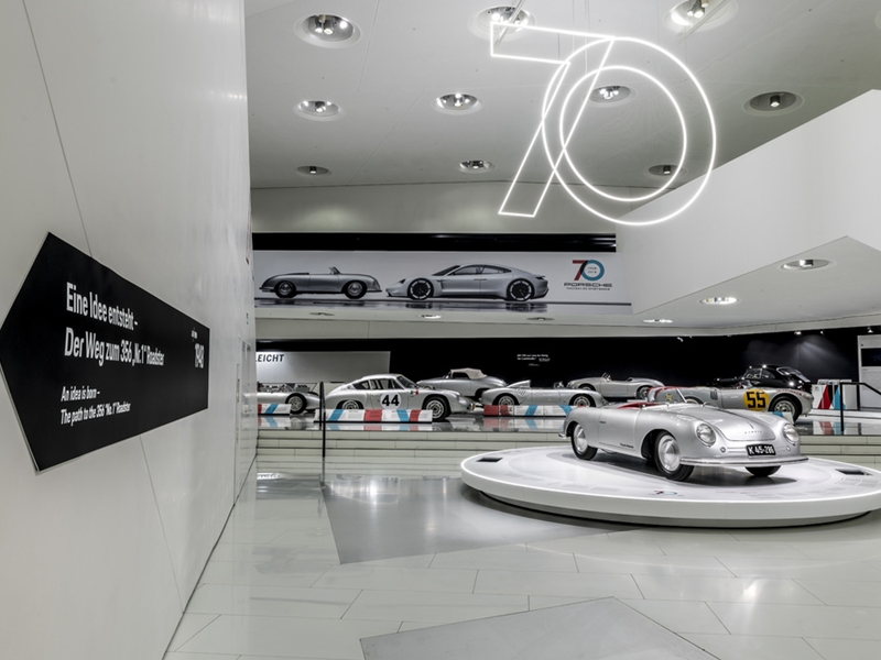 "متحف بورشه" Porsche Museum يستعرض قصة نجاح السيارة الرياضية