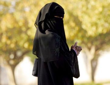 سعودي يوقع بصيّادة رجال