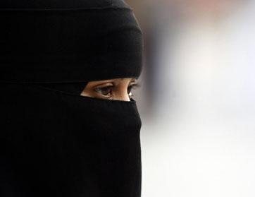 سيدة سعودية تطلب الطلاق لأنها زوجها لا ينجب سوى الإناث