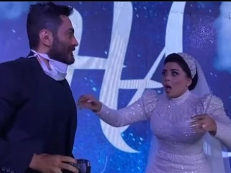 تامر حسني يتنكر ويفاجئ البلوغر المصرية آية مكرم في زفافها