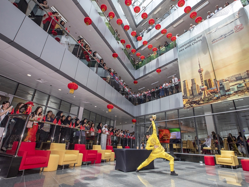 بمجموعة من الانشطة الثقافية ... الاتحاد للطيران تحتفي بزيارة الرئيس الصيني شي جين بينغ