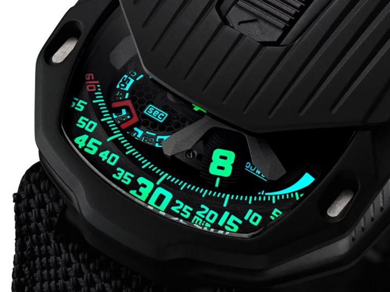 "UR-105 CT "Kryptonite .. ساعة تومض في الظلام سعرها 65 ألف دولار