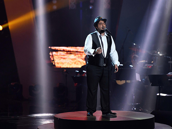 دُموع من فريق أحلام تحصُد لقب "the Voice" بموسمه الرابع: عقدٍ فني لإنتاج ألبوم غنائي كامل مع شركة "Platinum Records