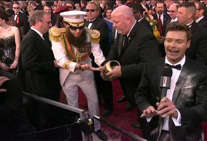 ساشا بارون كوهين ينثر رمادا على رايان سيكريست في الأوسكار