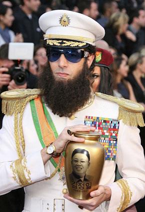 ساشا بارون كوهين ينثر رمادا على رايان سيكريست في الأوسكار