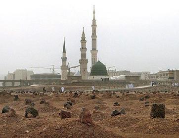 عجوز تعود للحياة لحظة وضعها في القبر