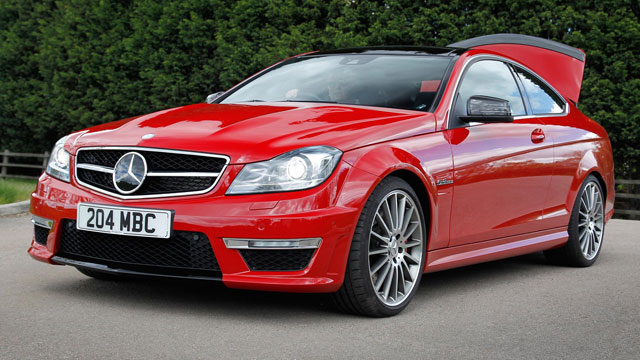 إختبار سيارات AMG في أبو ظبي