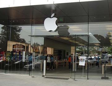 امرأة تبلغ 83 عاما تقاضي شركة آبل بعد كسر أنفها بسبب ابوابها الزجاجية